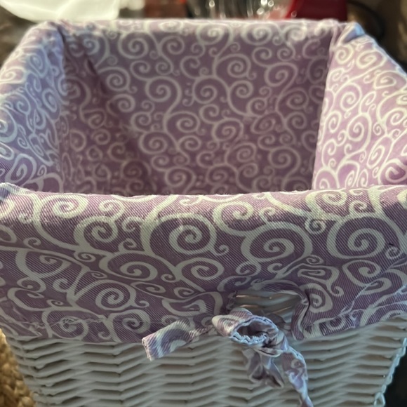 Three white baskets with liners - Picture 7 of 7